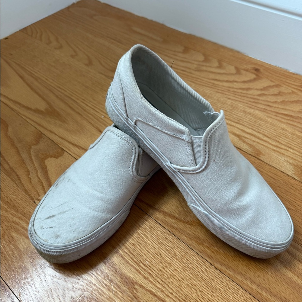 White low top vans (women’s 9)
